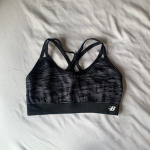 XS black and white new balance sports bra